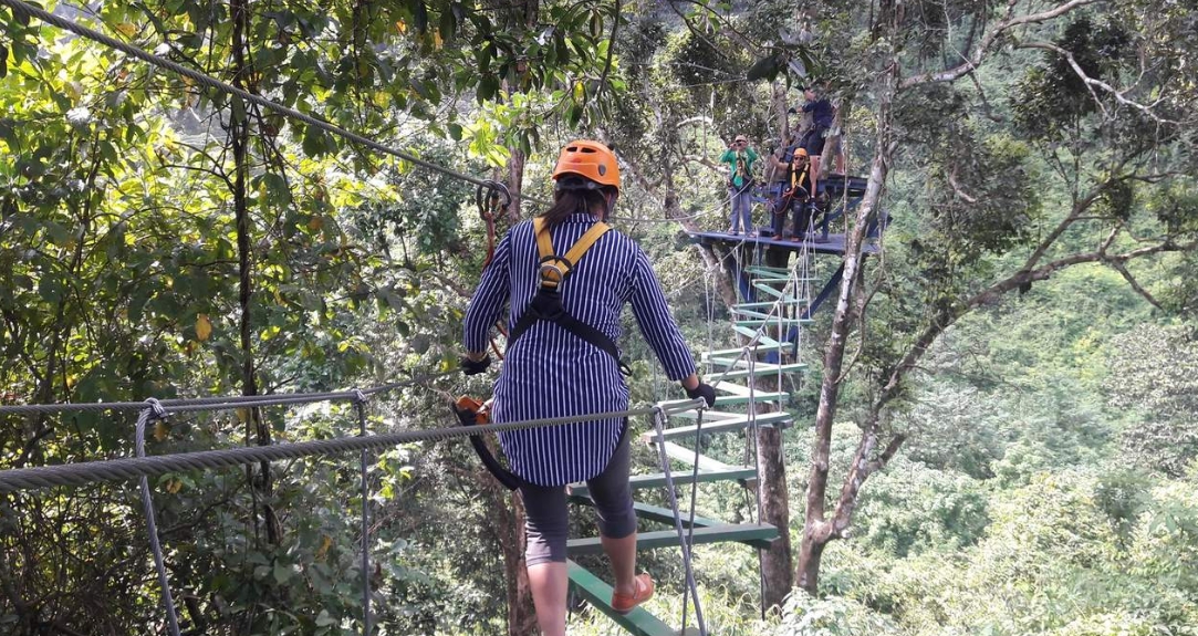 방비엥 카약킹 & 짚라인 체험 (상품 페이지 Google 번역됨)