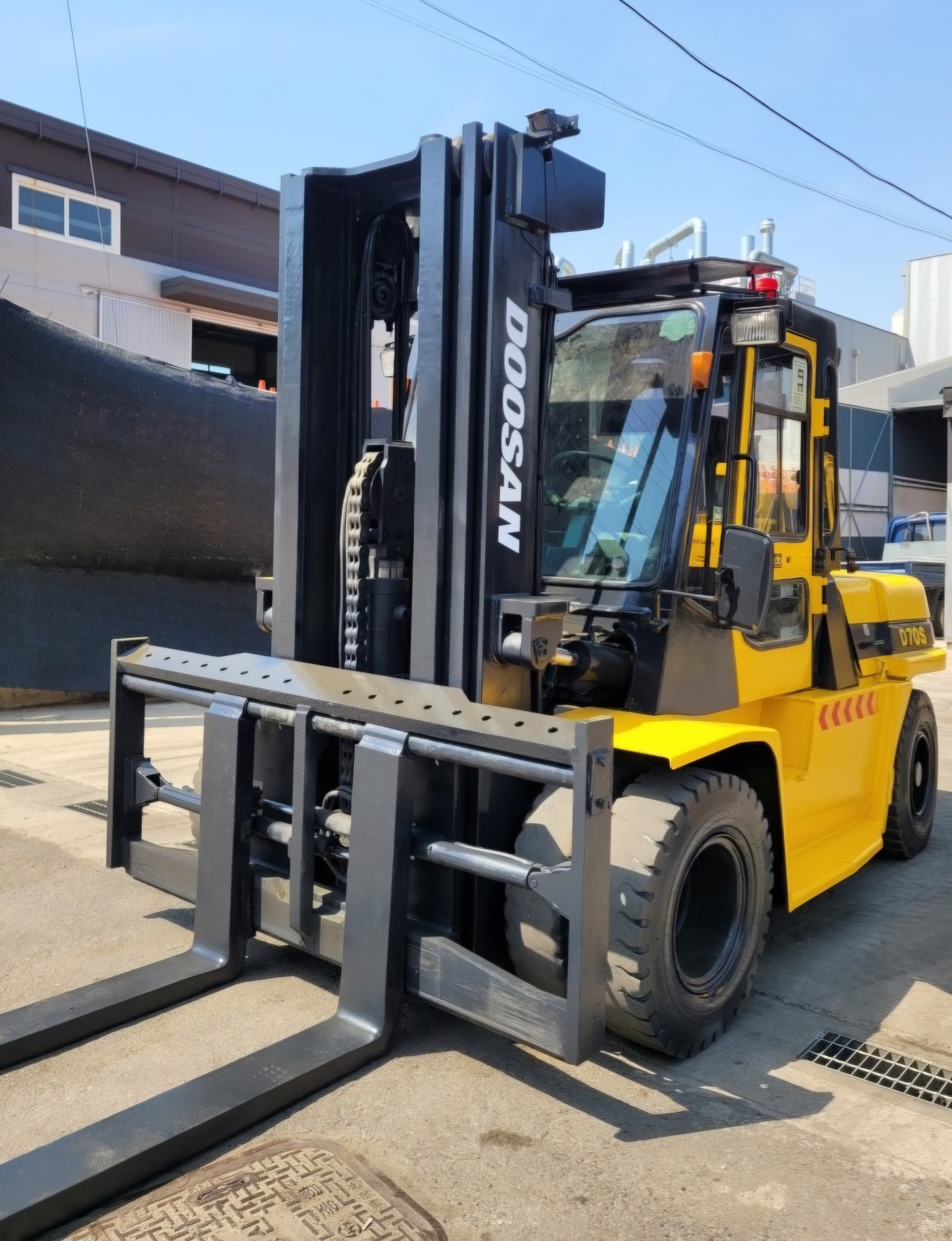 [중고]중고지게차 두산 7톤 3단 자동발 풀옵션 지게차