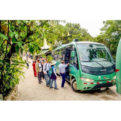 페루 아구아스 칼리엔테스에서 출발 마추픽추 행 왕복 버스 티켓