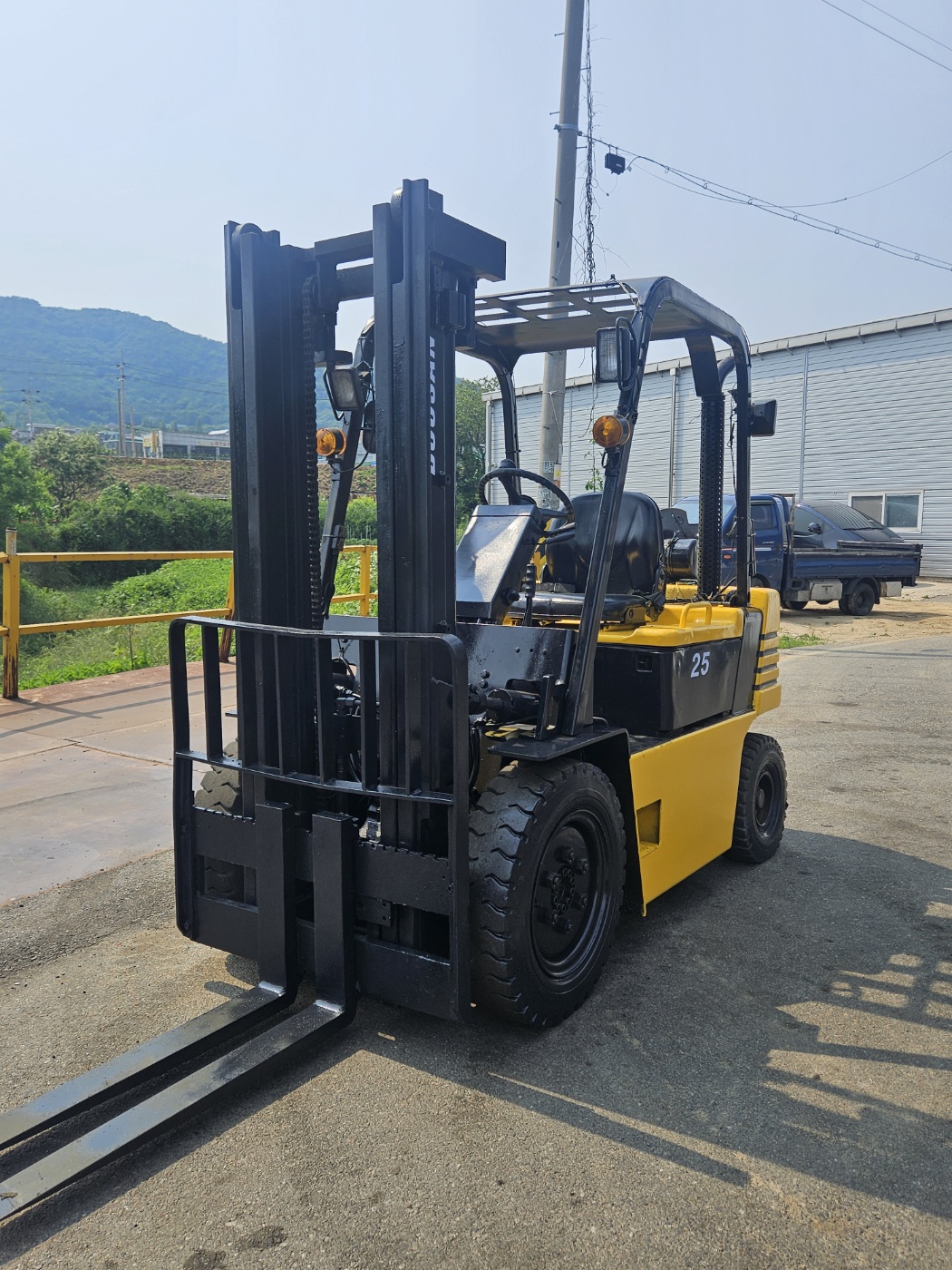 [중고]2.5톤 지게차 두산 디젤 스탠다드 신형엔진 3톤 미만