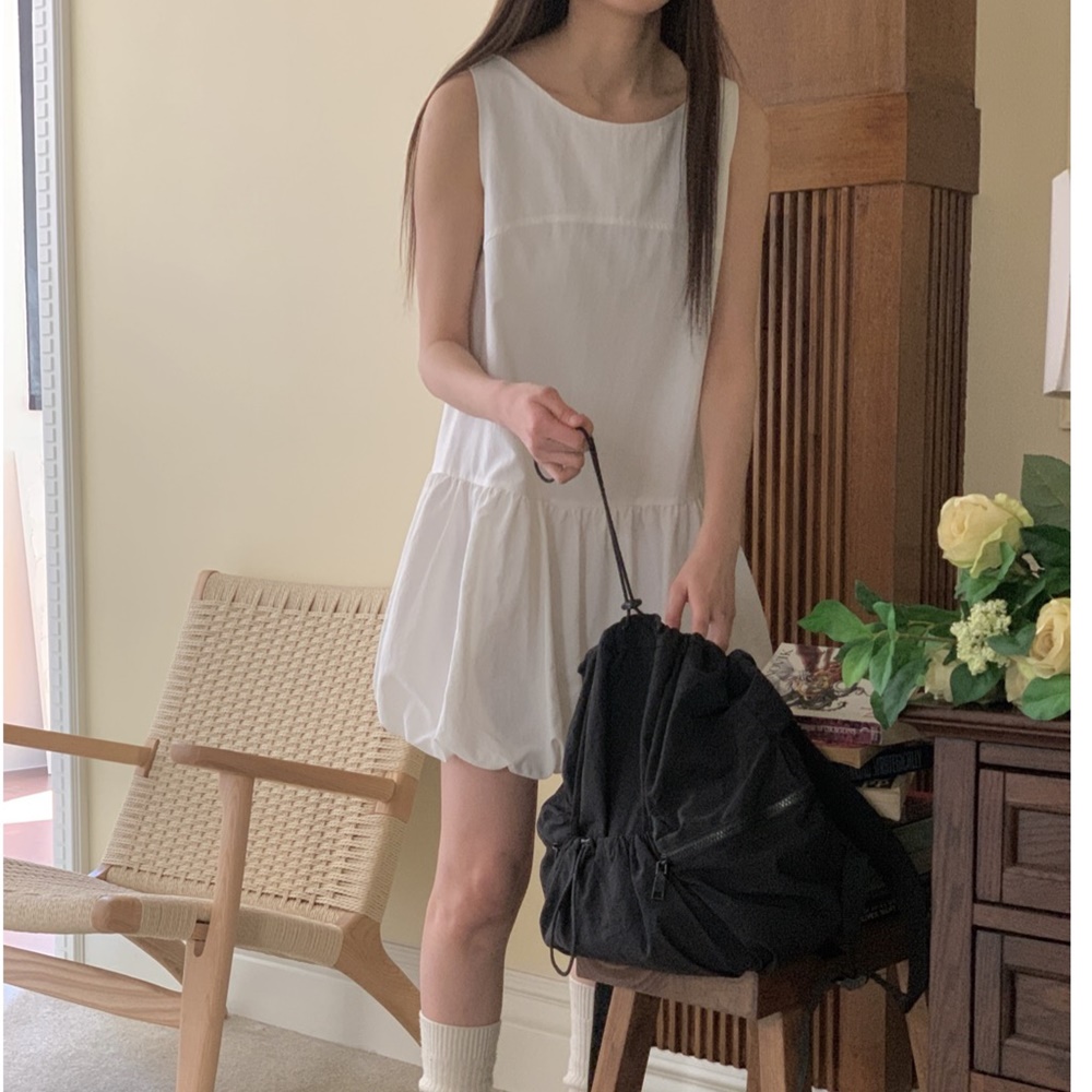 여성 봄 여름 민소매 나시 벌룬 펌킨 미니 나일론 휴양지 원피스 아이보리 차콜